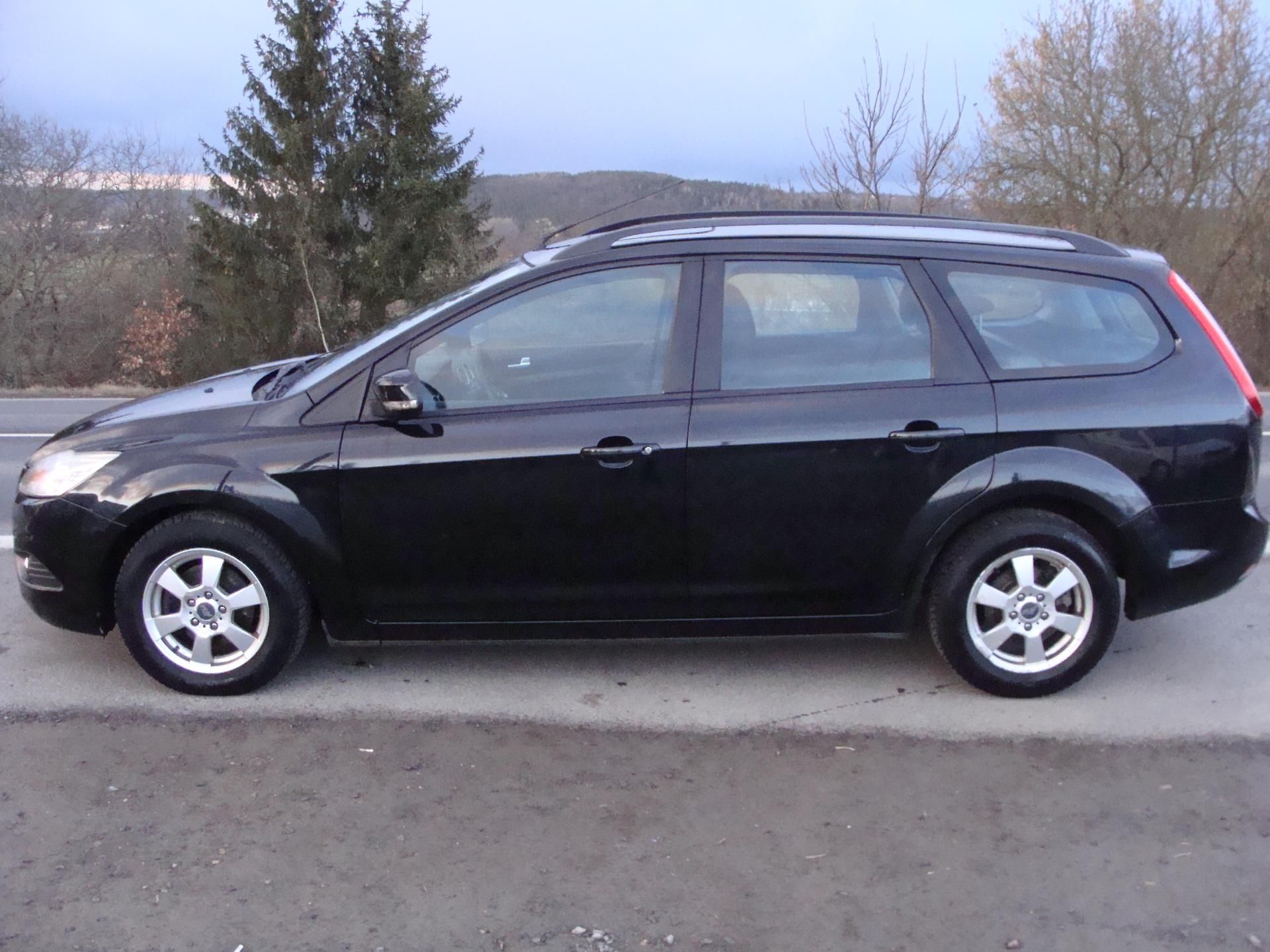 Ford Focus, 1.6i, velmi zachovalý - fotka 3