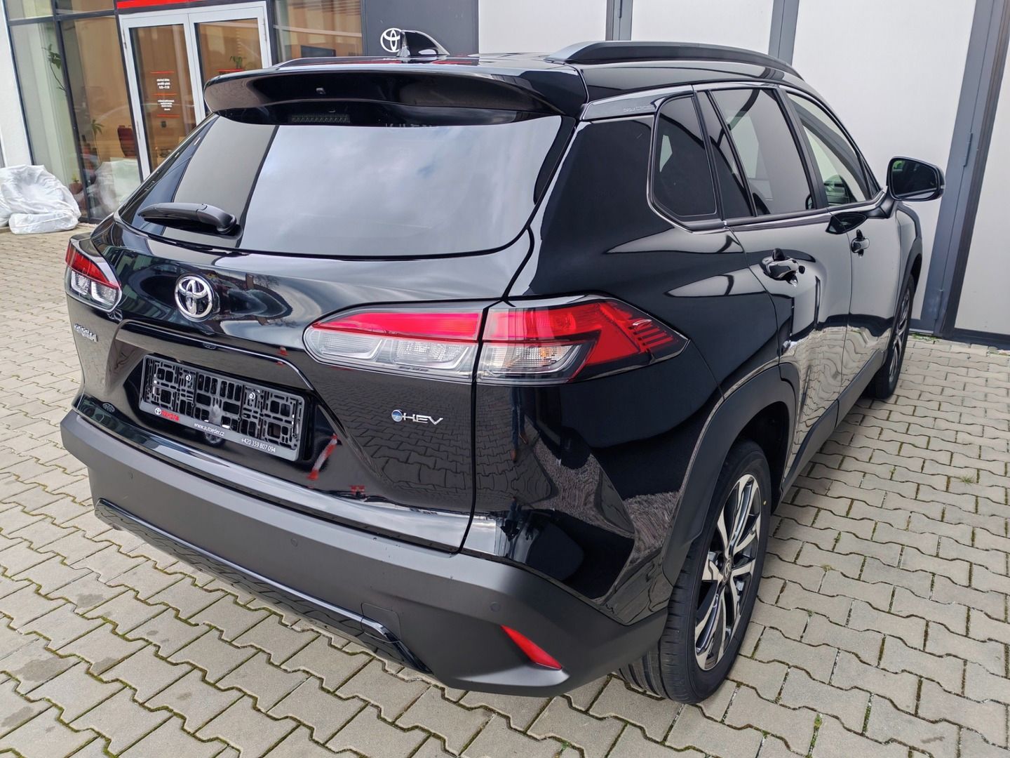 Toyota Corolla Cross, 2.0 Hybrid (197 k) Style Tech - fotka 4