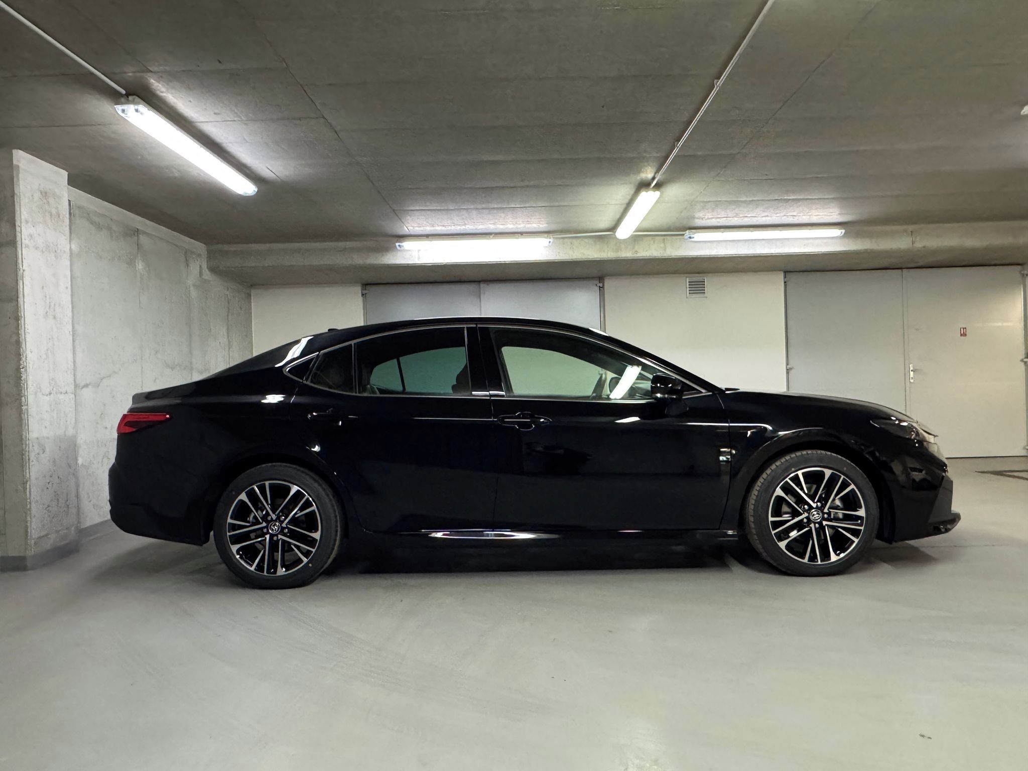 Toyota Camry, 2.5 Hybrid Executive - fotka 4