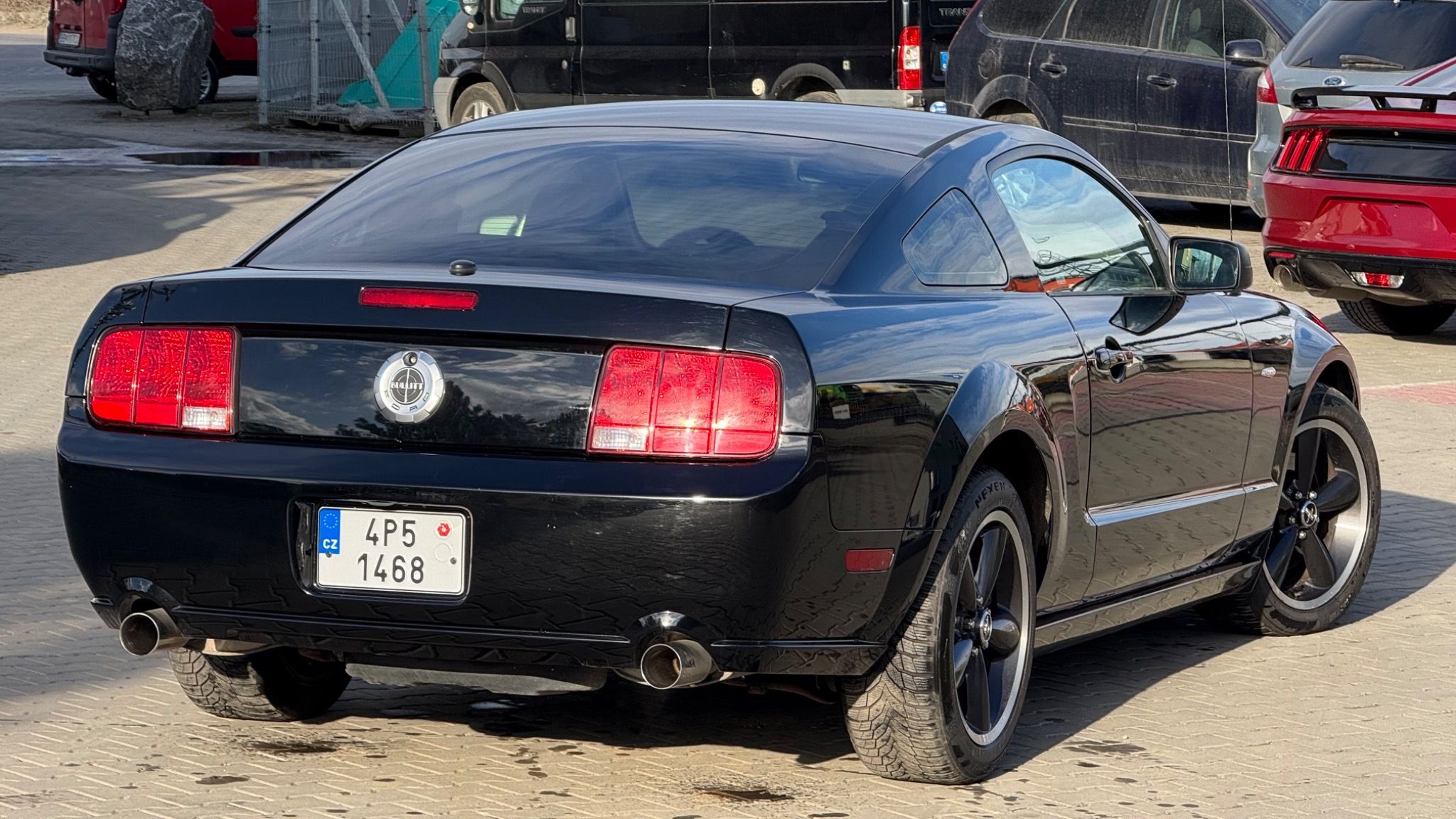 Ford Mustang, GT Bullitt N0699 Black Edice - fotka 3