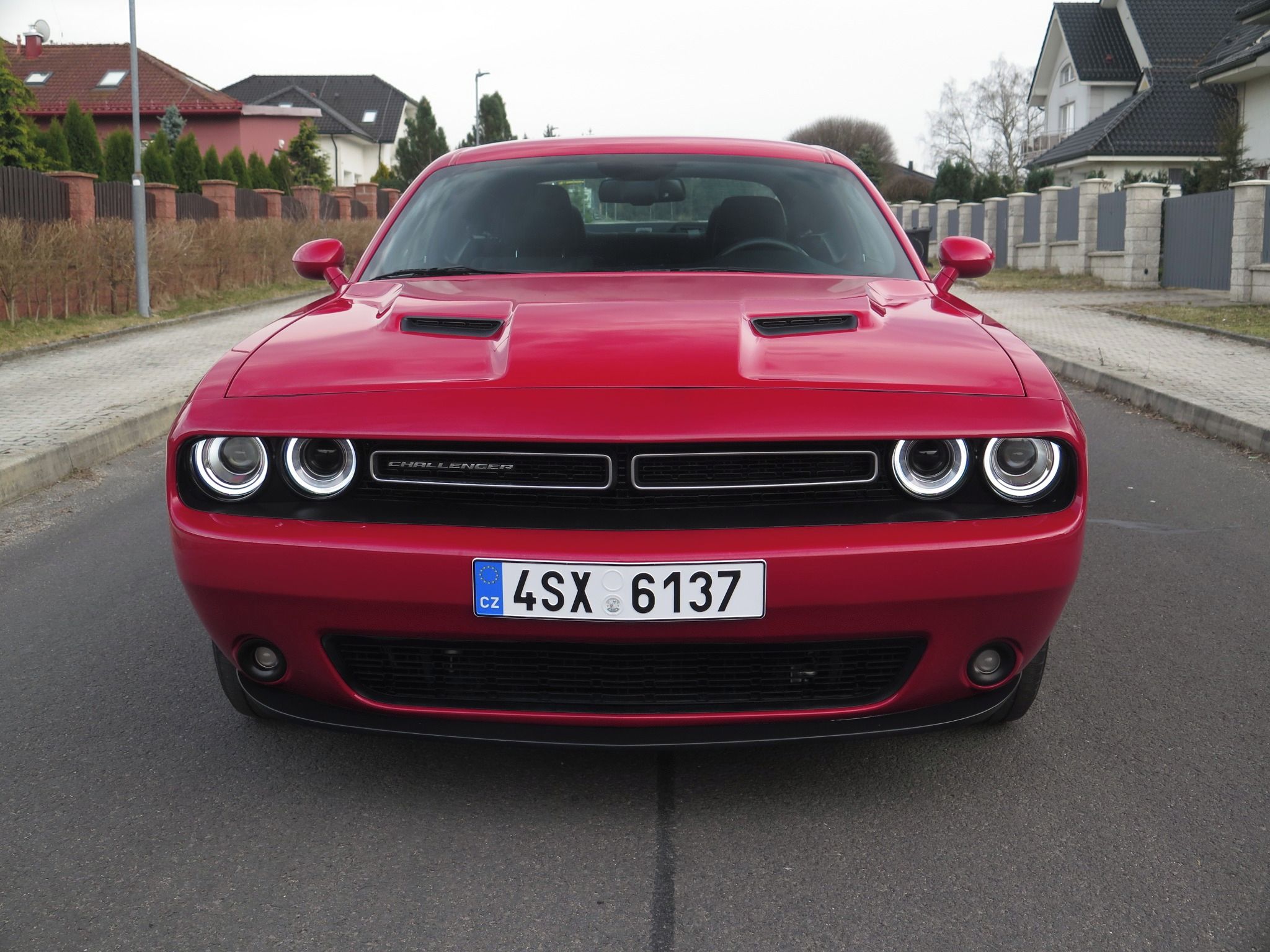 Dodge Challenger, 3.6 V6 - 22.755 km, KRÁSNÝ - fotka 2