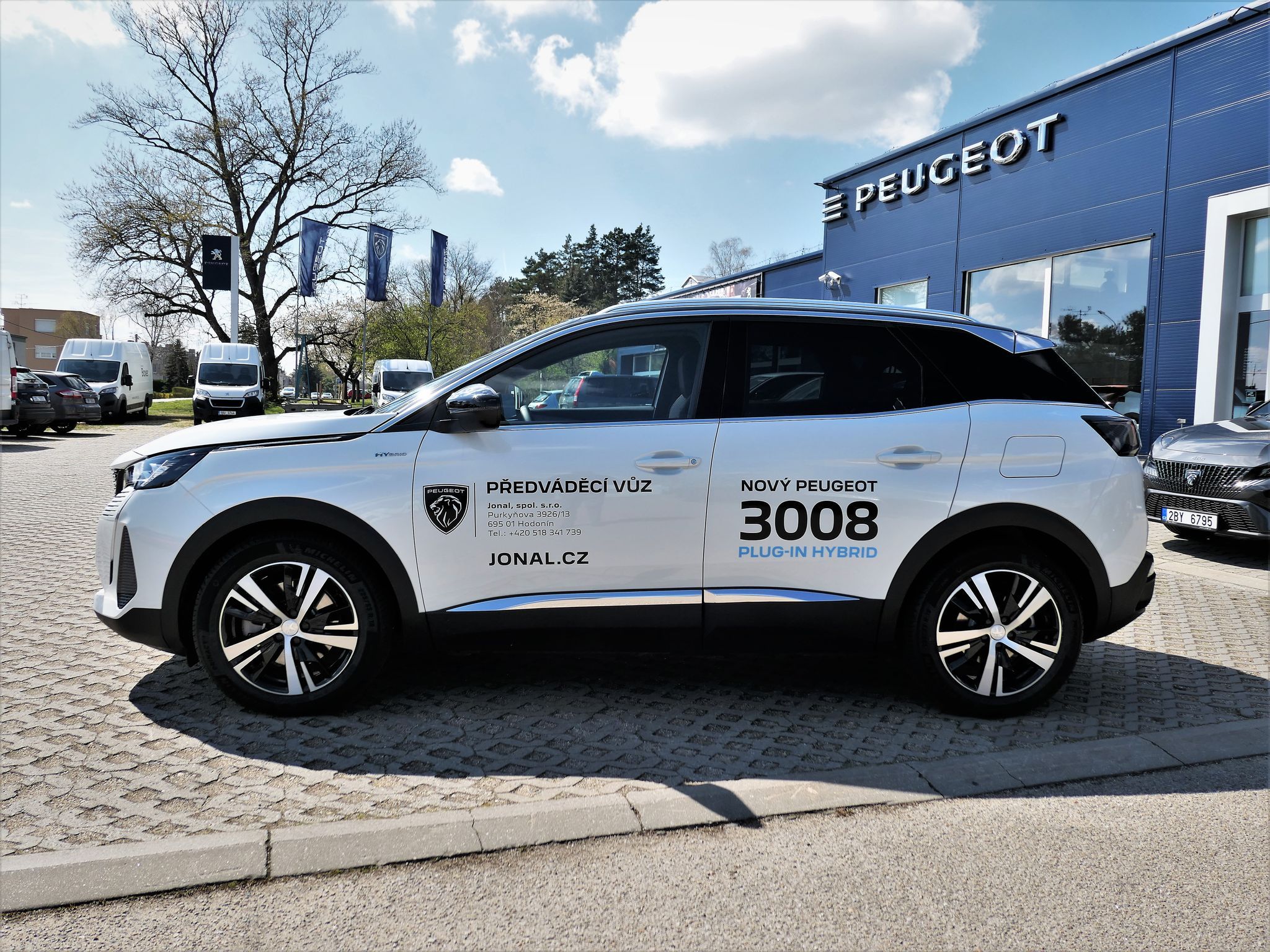 Peugeot 3008, GT Plug-in HYBRID 225 e-EAT8 - fotka 4