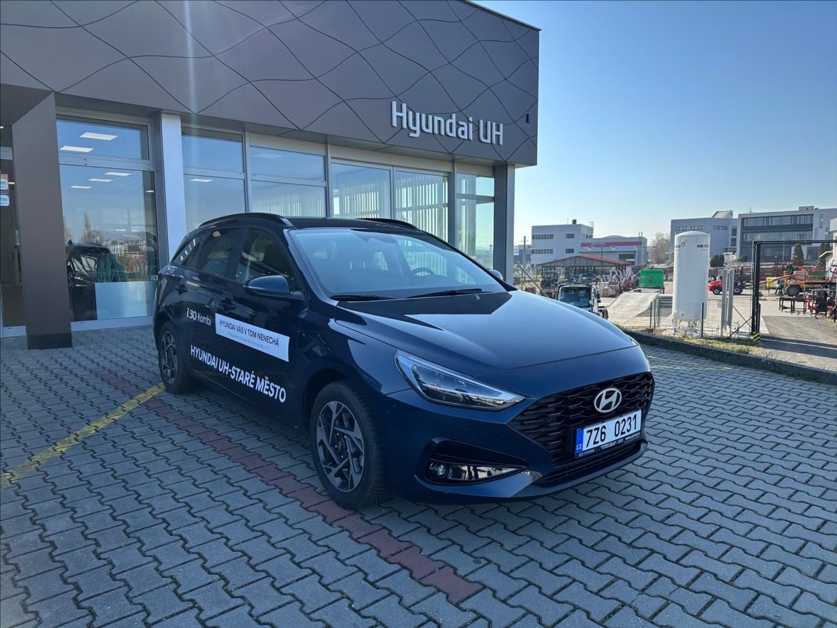 Hyundai i30, 1,5 i  FL FAMILY - fotka 4