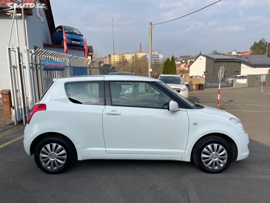 Suzuki Swift, 1,3 68 kW,SERVISKA