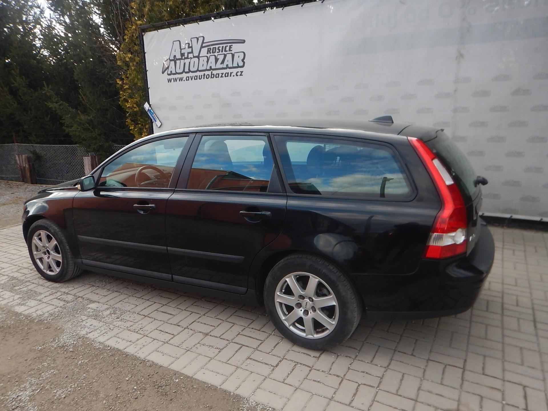 Volvo V50, 2.0d 100 kw - fotka 3