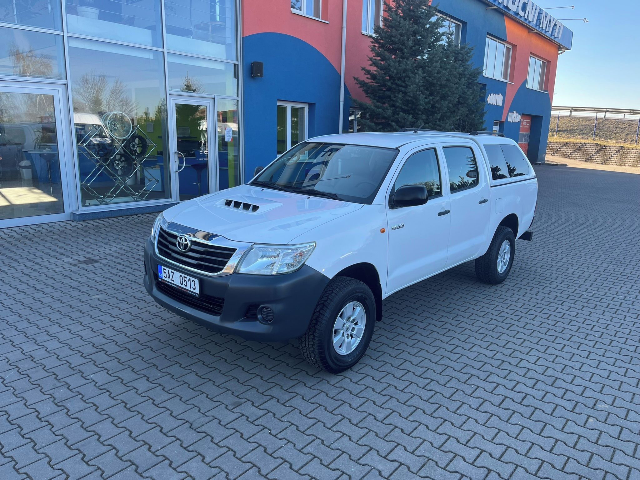 Toyota Hilux, 2,5 D-4D, 4WD, 2 sady KOL - fotka 2