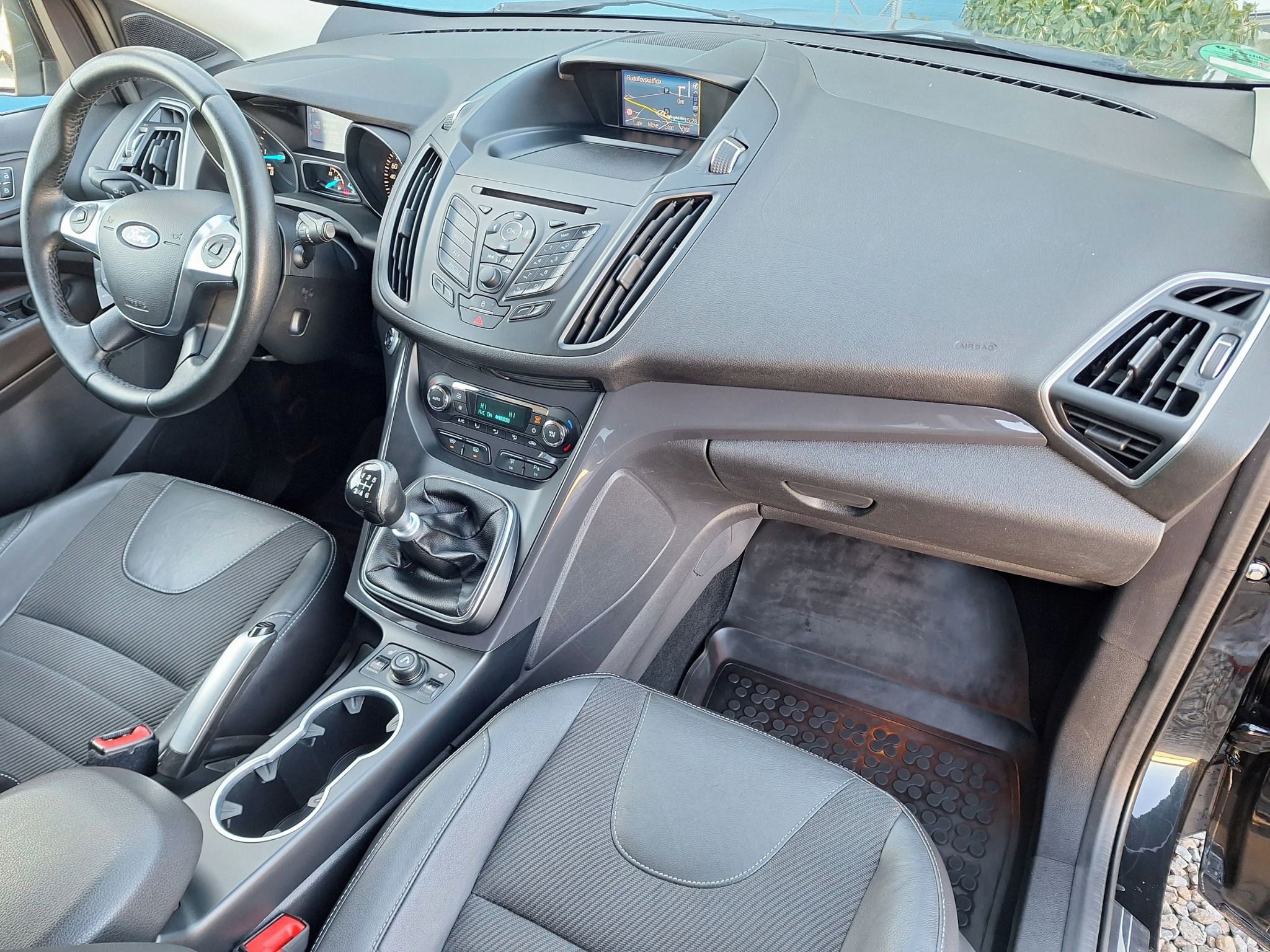 Ford Kuga, 2,0TDCi 4x4 TITANIUM - fotka 5