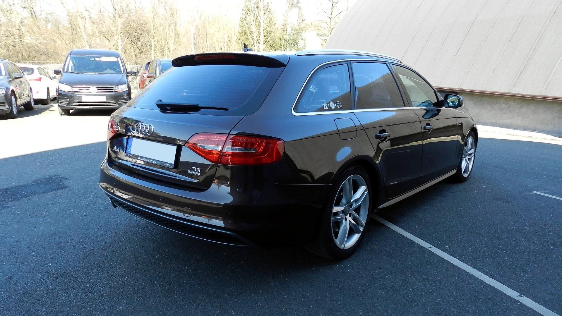 Audi A4, 2.0 TDi 110 kW QUATTRO S-LINE - fotka 4