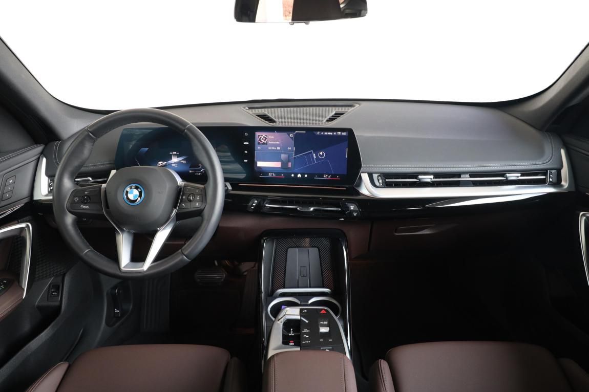BMW iX1, xDrive30 - fotka 5