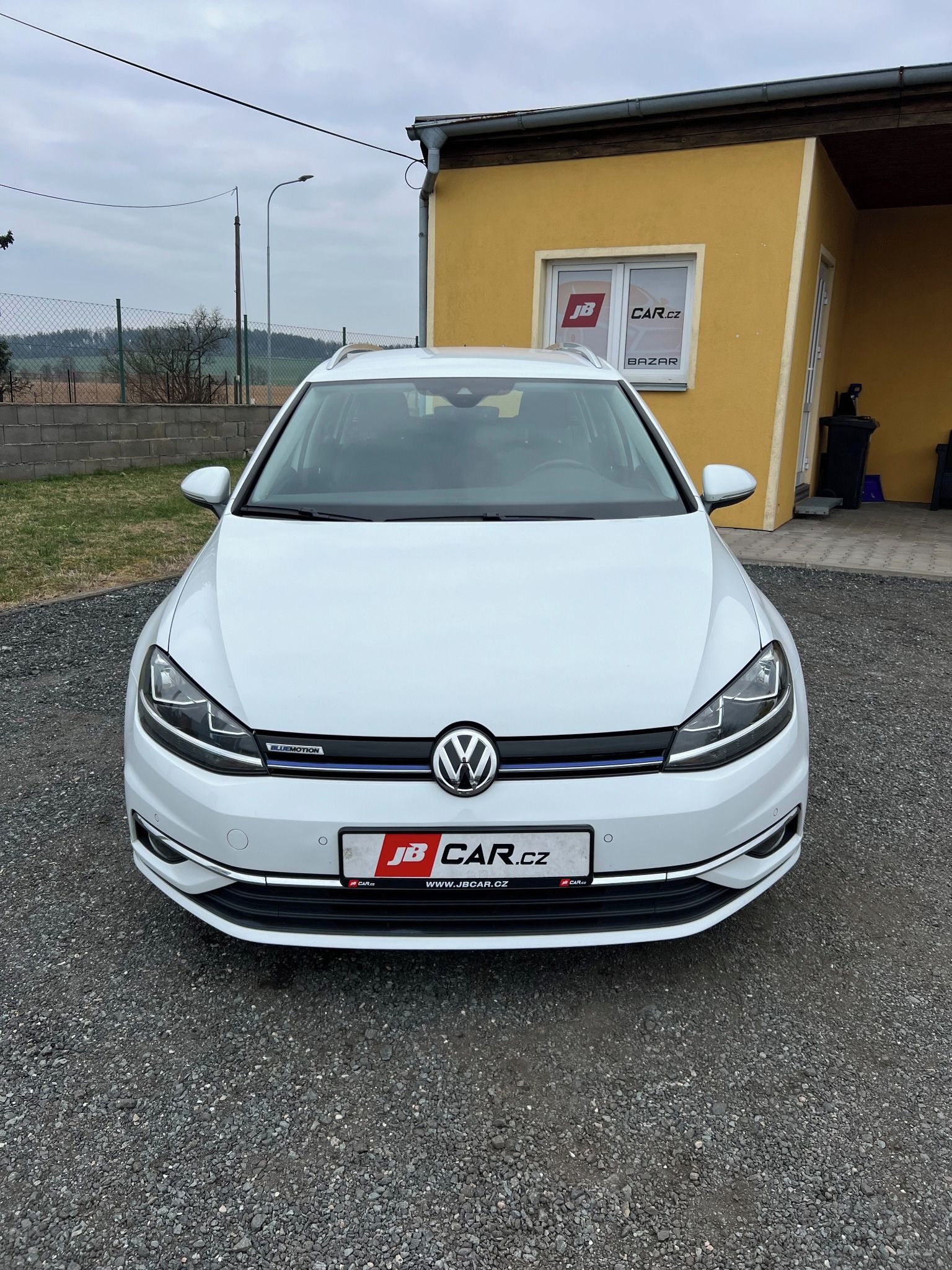 Volkswagen Golf, 1.5 TSI DSG NAVI TAŽNÉ 1.M DPH - fotka 3