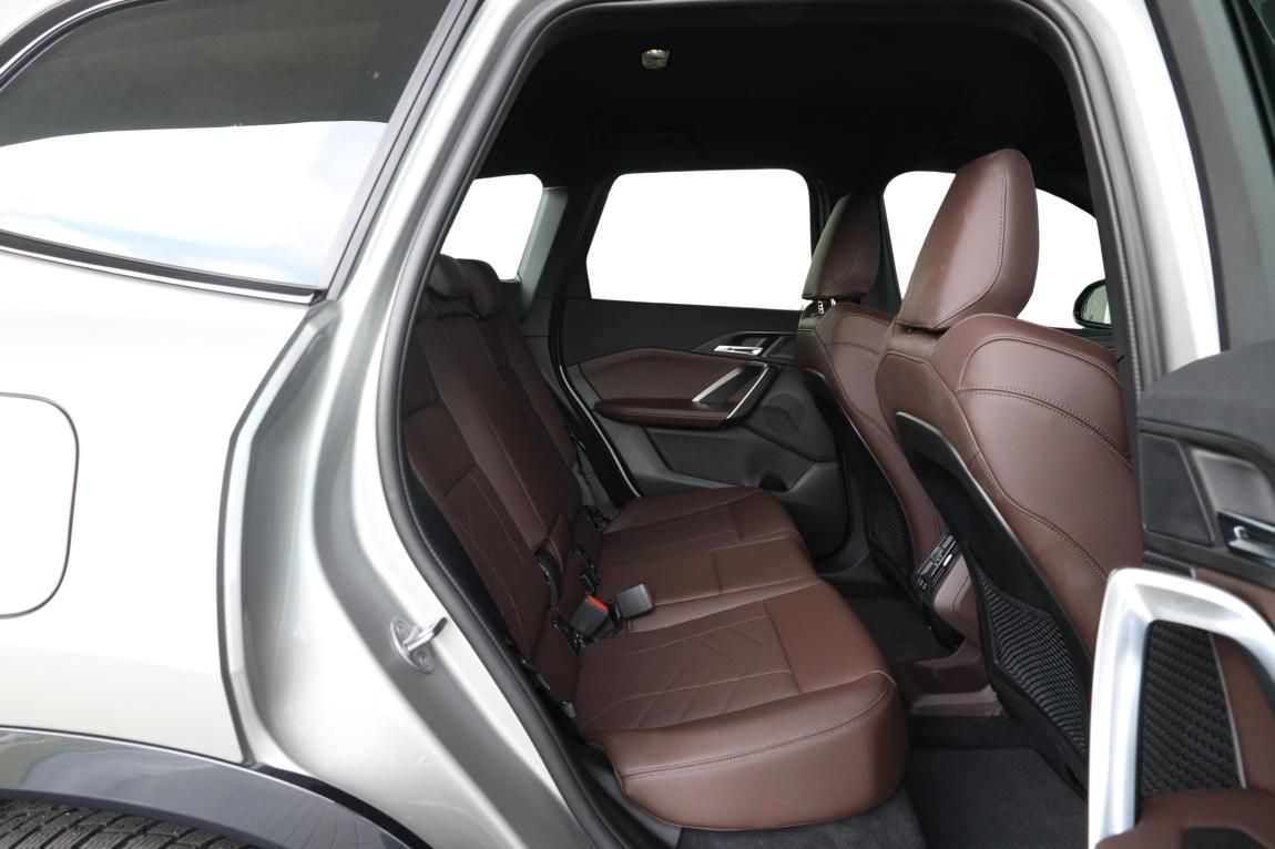 BMW iX1, xDrive30 - fotka 6