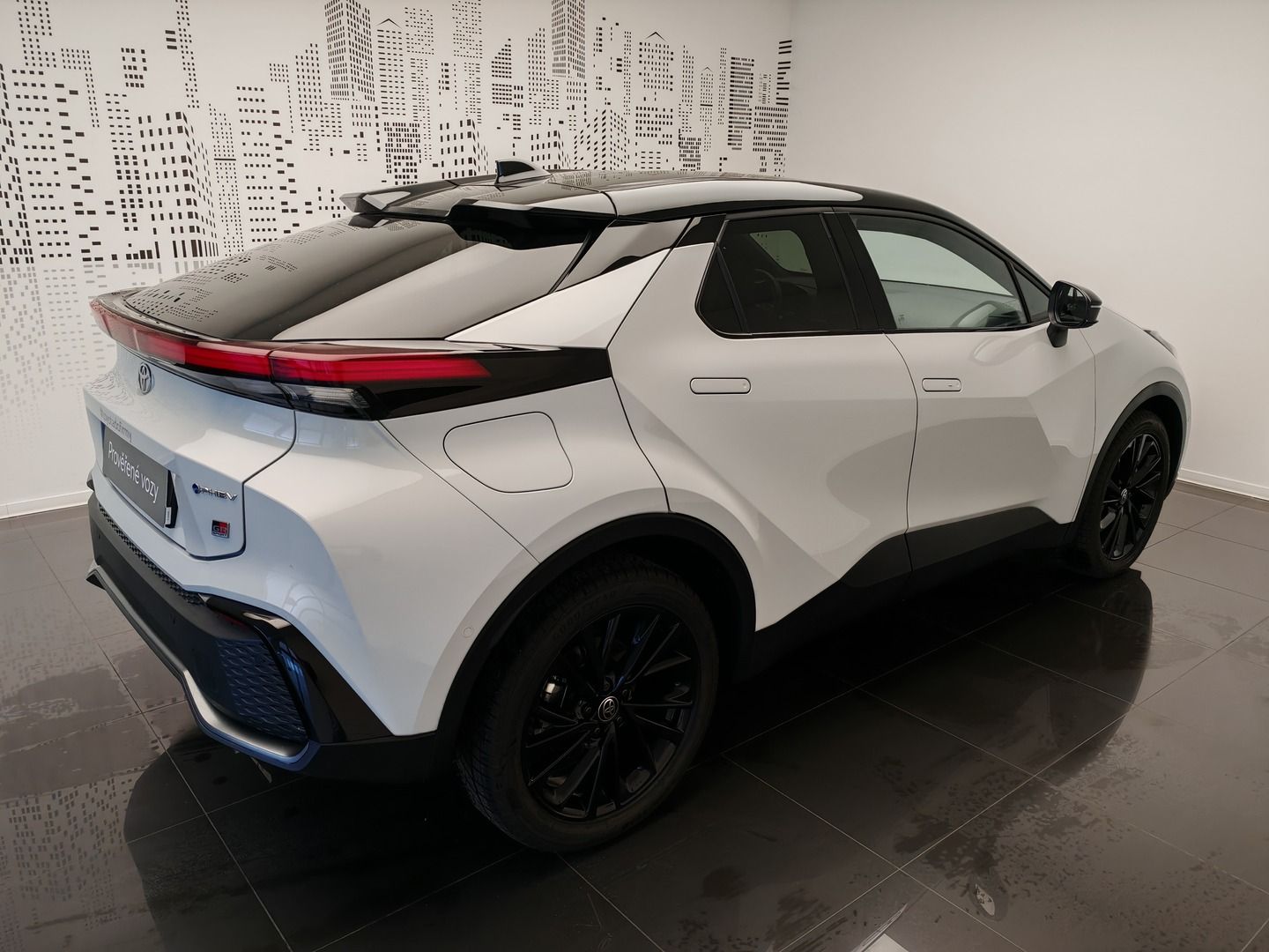 Toyota C-HR, 2.0 PHEV 4x2 GR SPORT - fotka 4