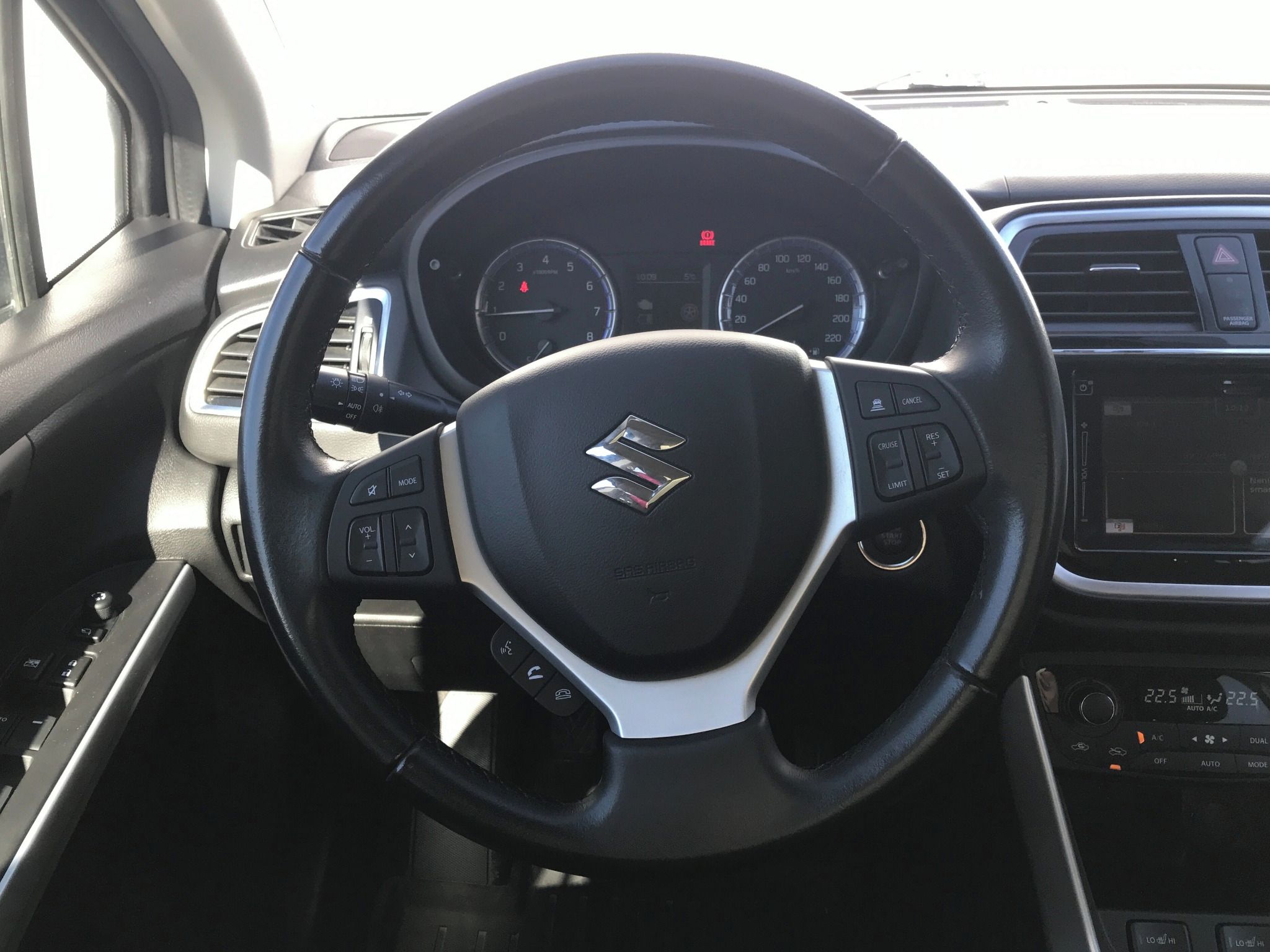 Suzuki SX4 S-Cross, 1,4 95KW Hybrid+TAŽNÉ - fotka 6