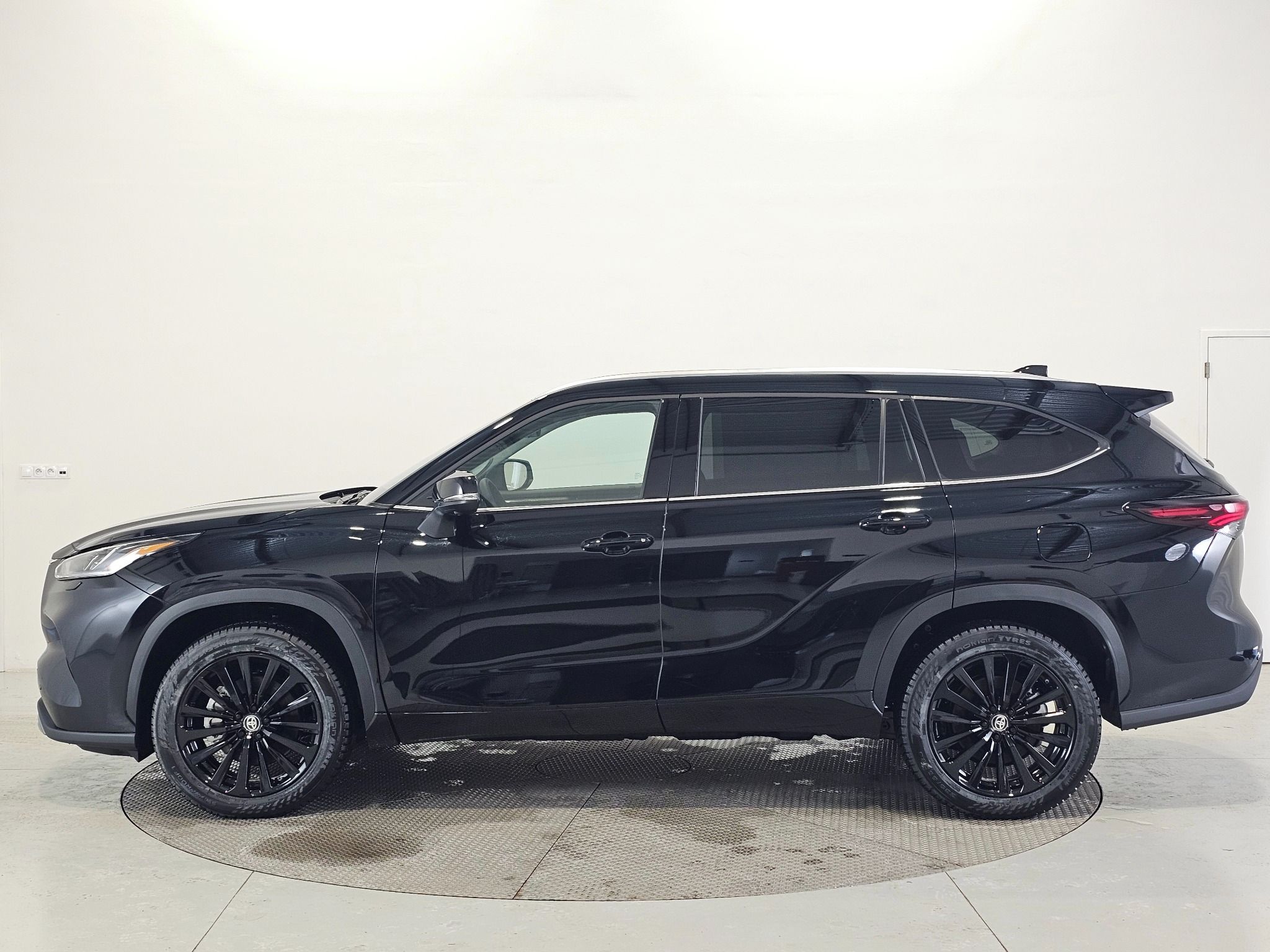 Toyota Highlander, 2.5 HEV 248k 4x4 Executive JBL - fotka 6