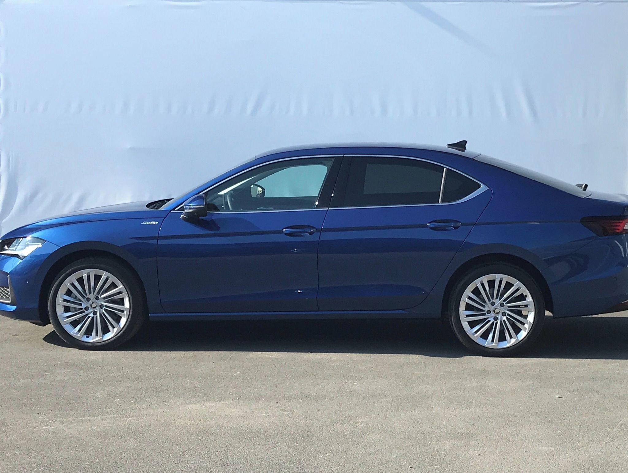 Škoda Superb, 4x4 TDI 142kW 7°DSG L&K+TAŽNÉ - fotka 3