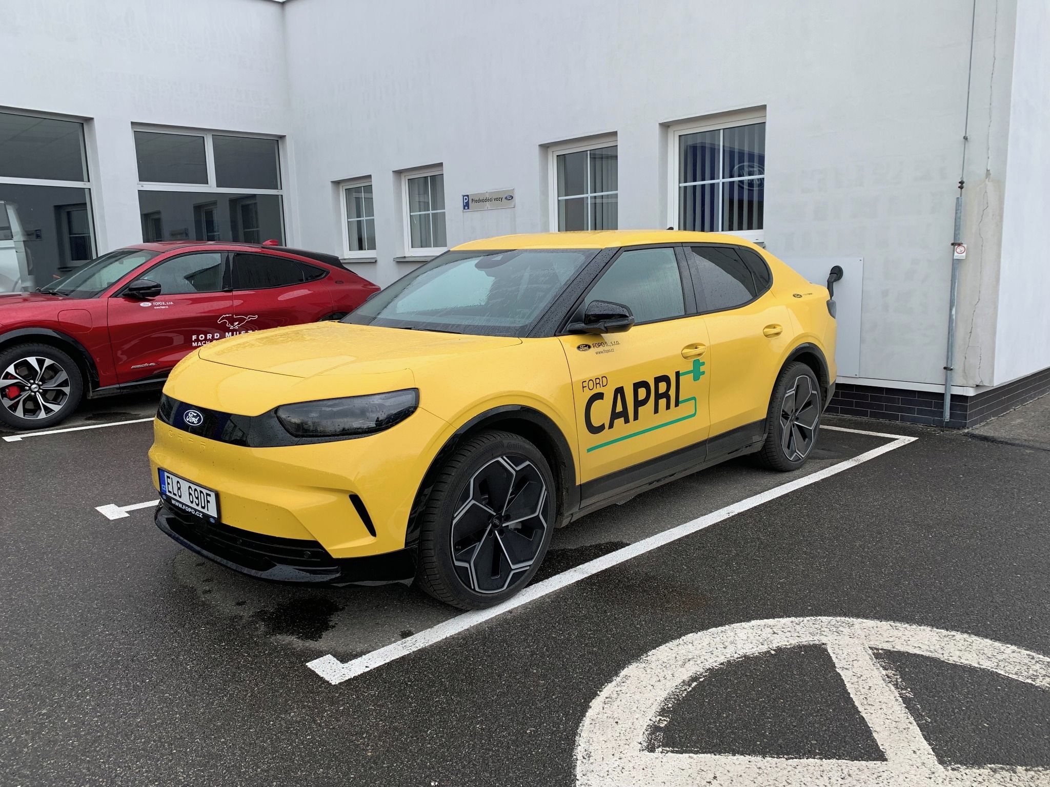 Ford Capri, Premium 77kWh prodl. dojezd - fotka 2