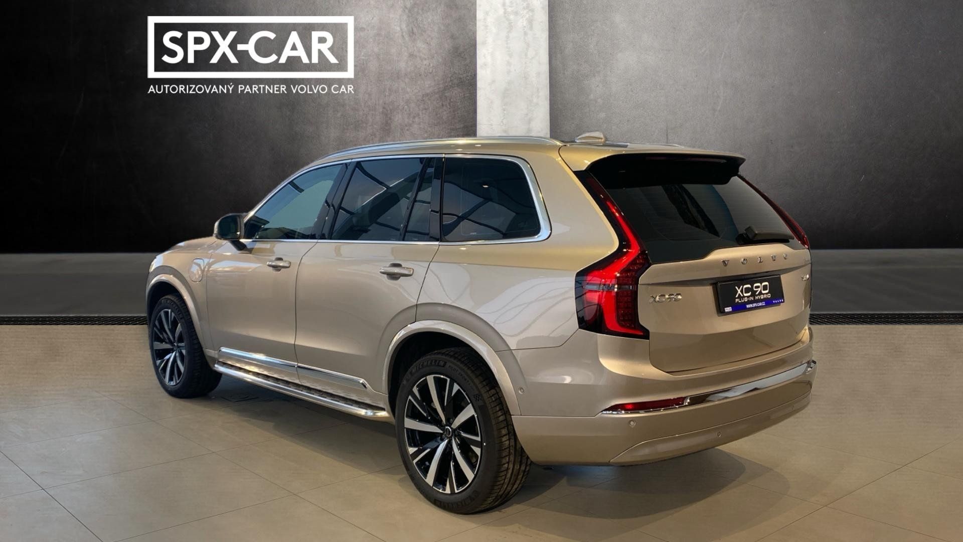 Volvo XC90, PLUS BRIGHT, B5 AWD, 184+10 kW - fotka 4
