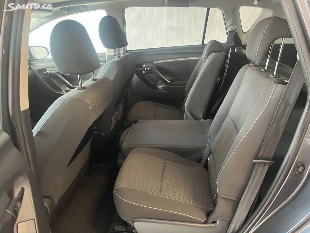 Toyota Verso, fotka 13