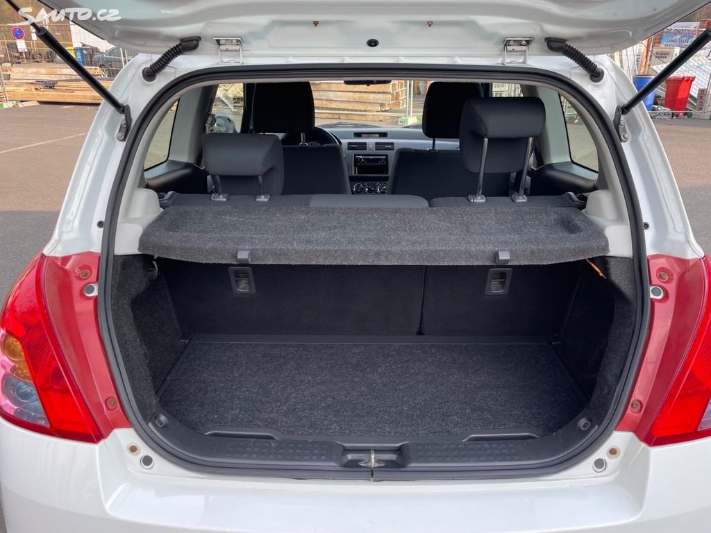 Suzuki Swift, 1,3 68 kW,SERVISKA