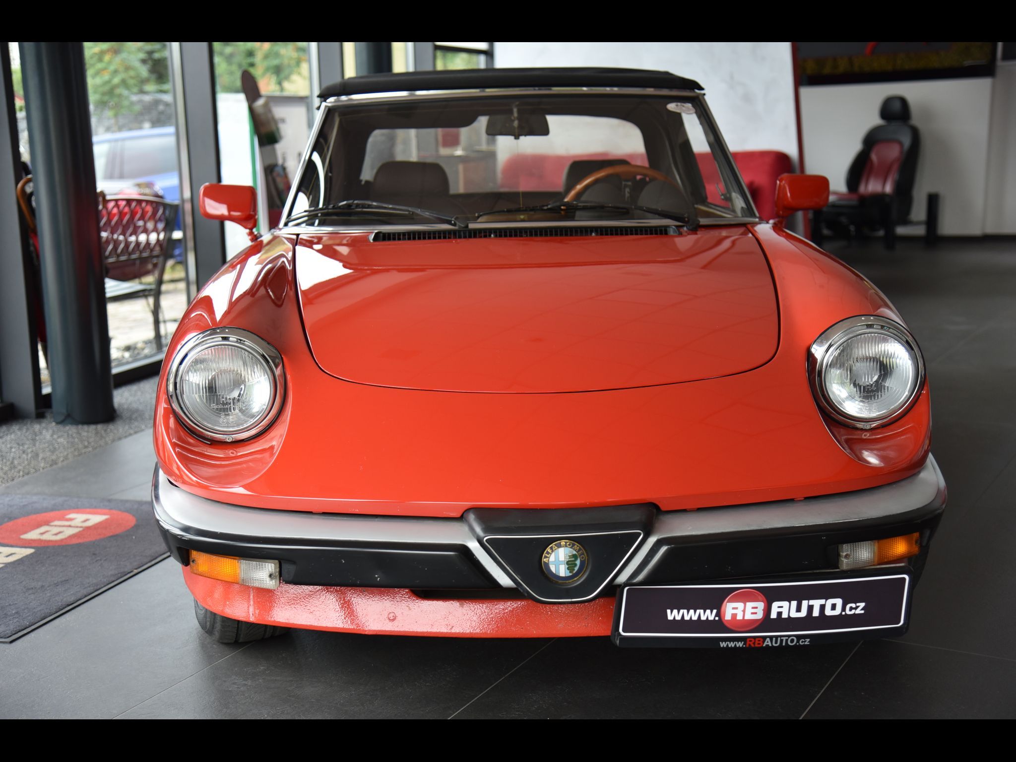 Alfa Romeo Spider, 2.0i 83 kw Oldtimer - fotka 4