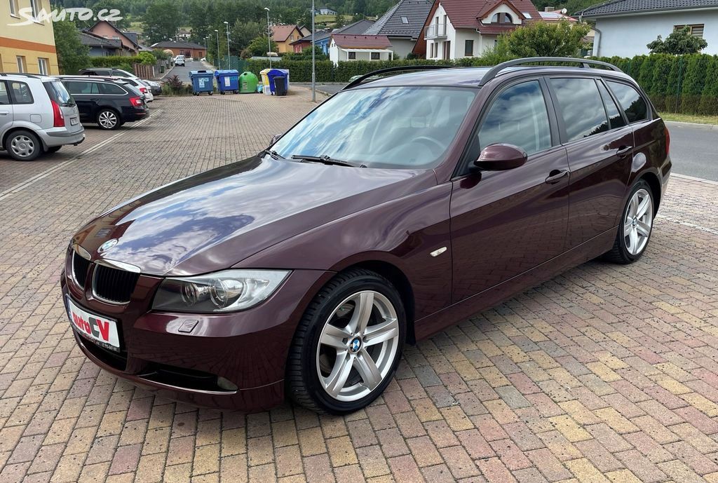 BMW Řada 3, 320i 125kW XENON,VÝHŘEV,KLIMA - fotka 2