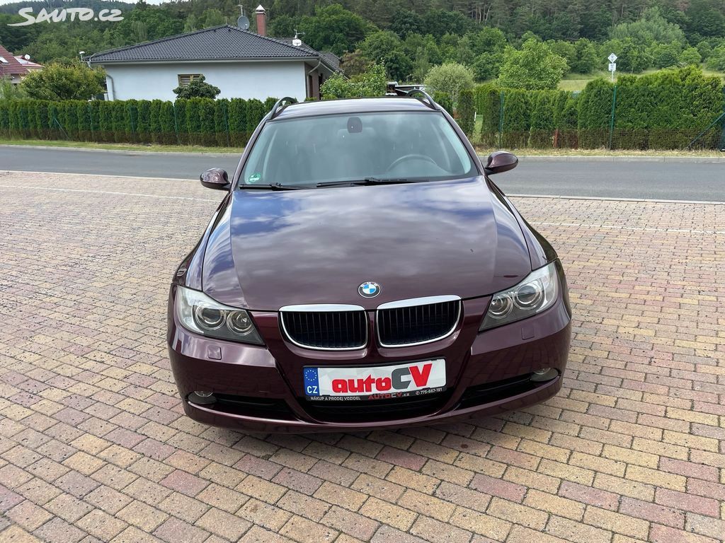 BMW Řada 3, 320i 125kW XENON,VÝHŘEV,KLIMA - fotka 4