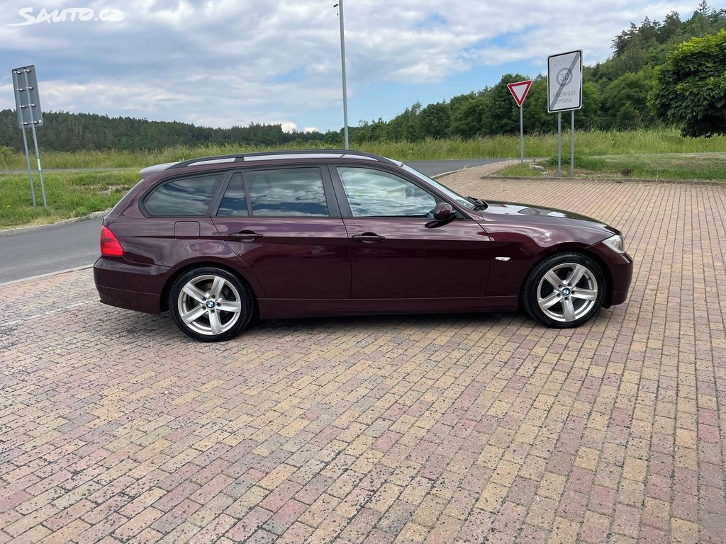 BMW Řada 3, 320i 125kW XENON,VÝHŘEV,KLIMA - fotka 6
