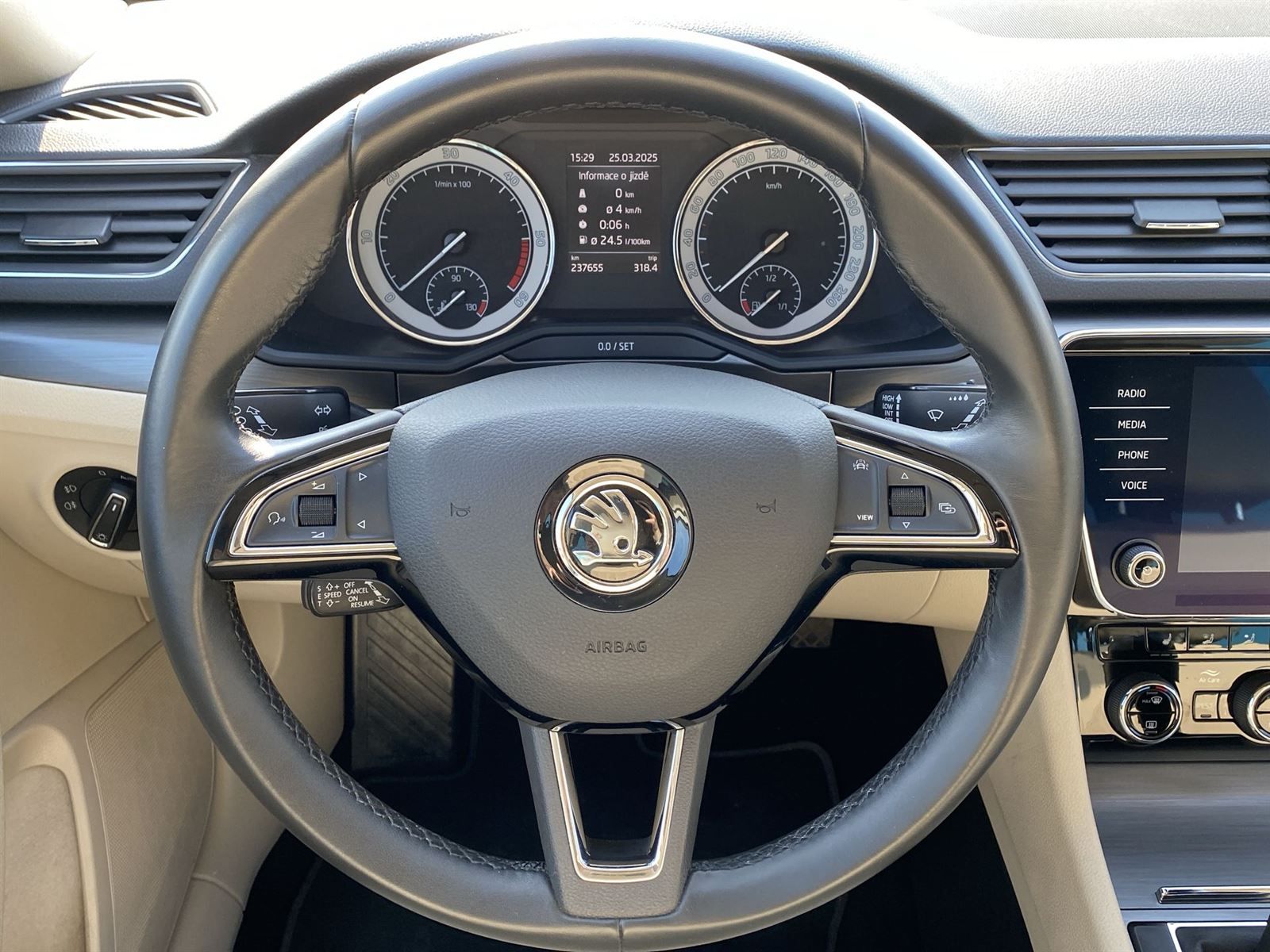 Škoda Superb, Combi 2.0 TDI Style - fotka 6