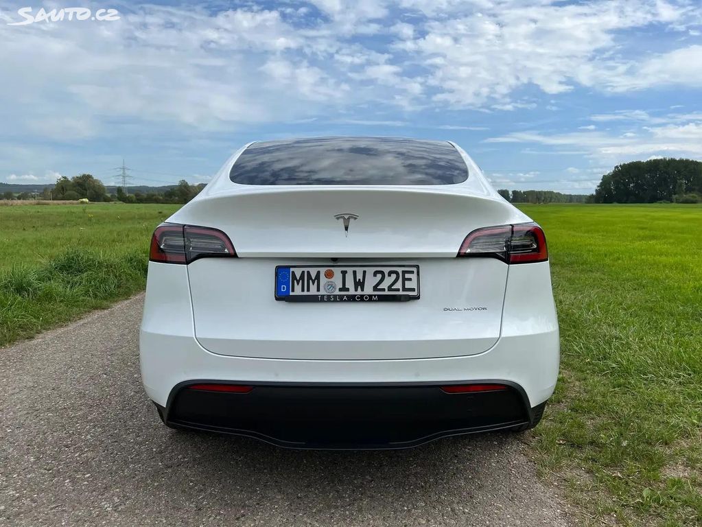 Tesla Model Y Long Range Dual Motor AWD | Sauto.cz
