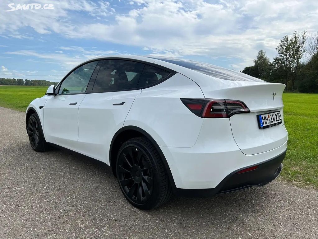 Tesla Model Y Long Range Dual Motor AWD | Sauto.cz