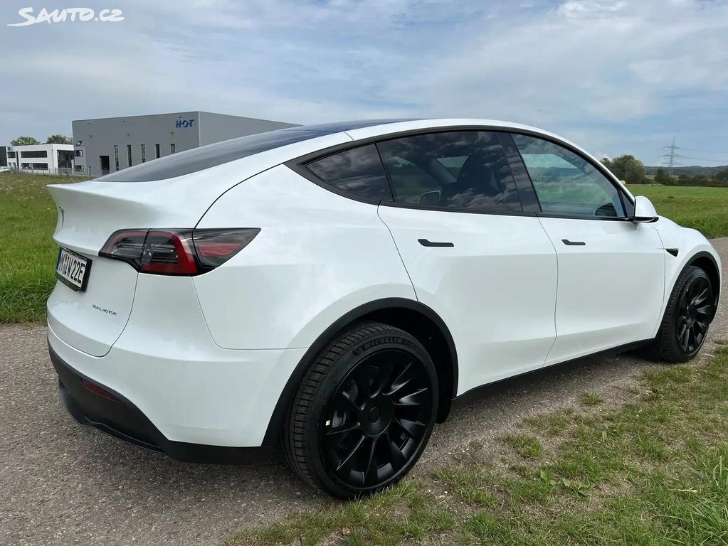 Tesla Model Y Long Range Dual Motor AWD | Sauto.cz