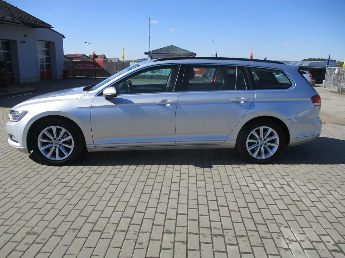 Volkswagen Passat, 2,0 TDi 110kw Highline DSG GPS - fotka 2