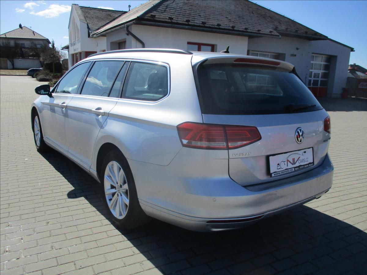 Volkswagen Passat, 2,0 TDi 110kw Highline DSG GPS - fotka 3