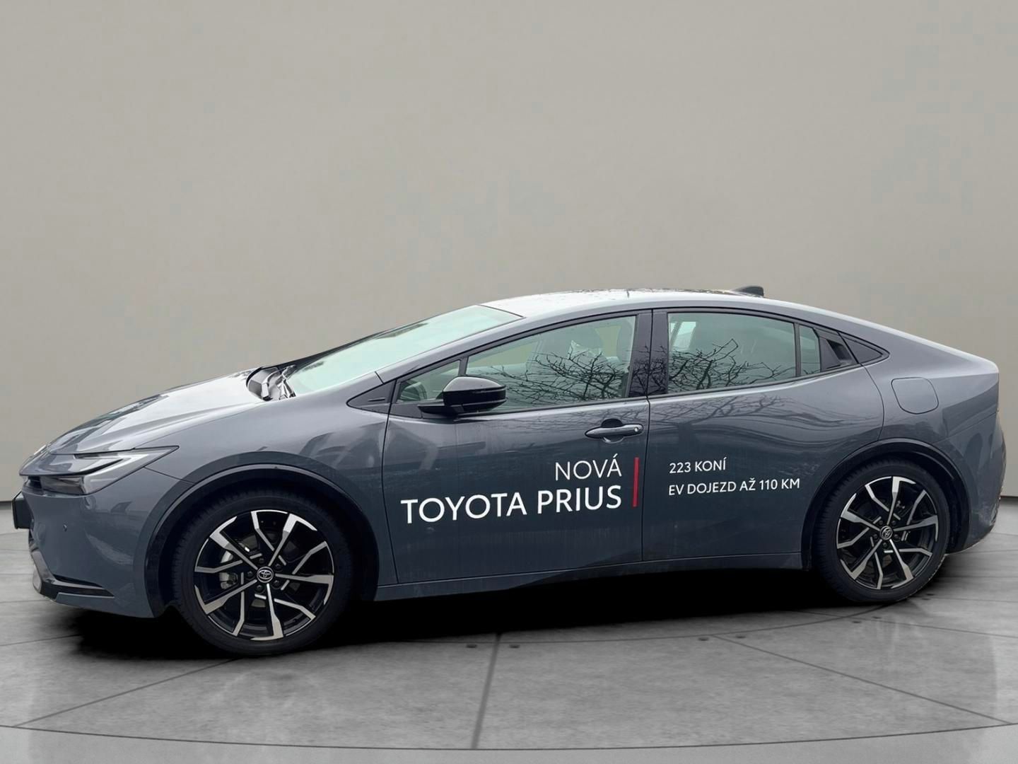 Toyota Prius, Prius Prestige Skyview 2.0PHEV