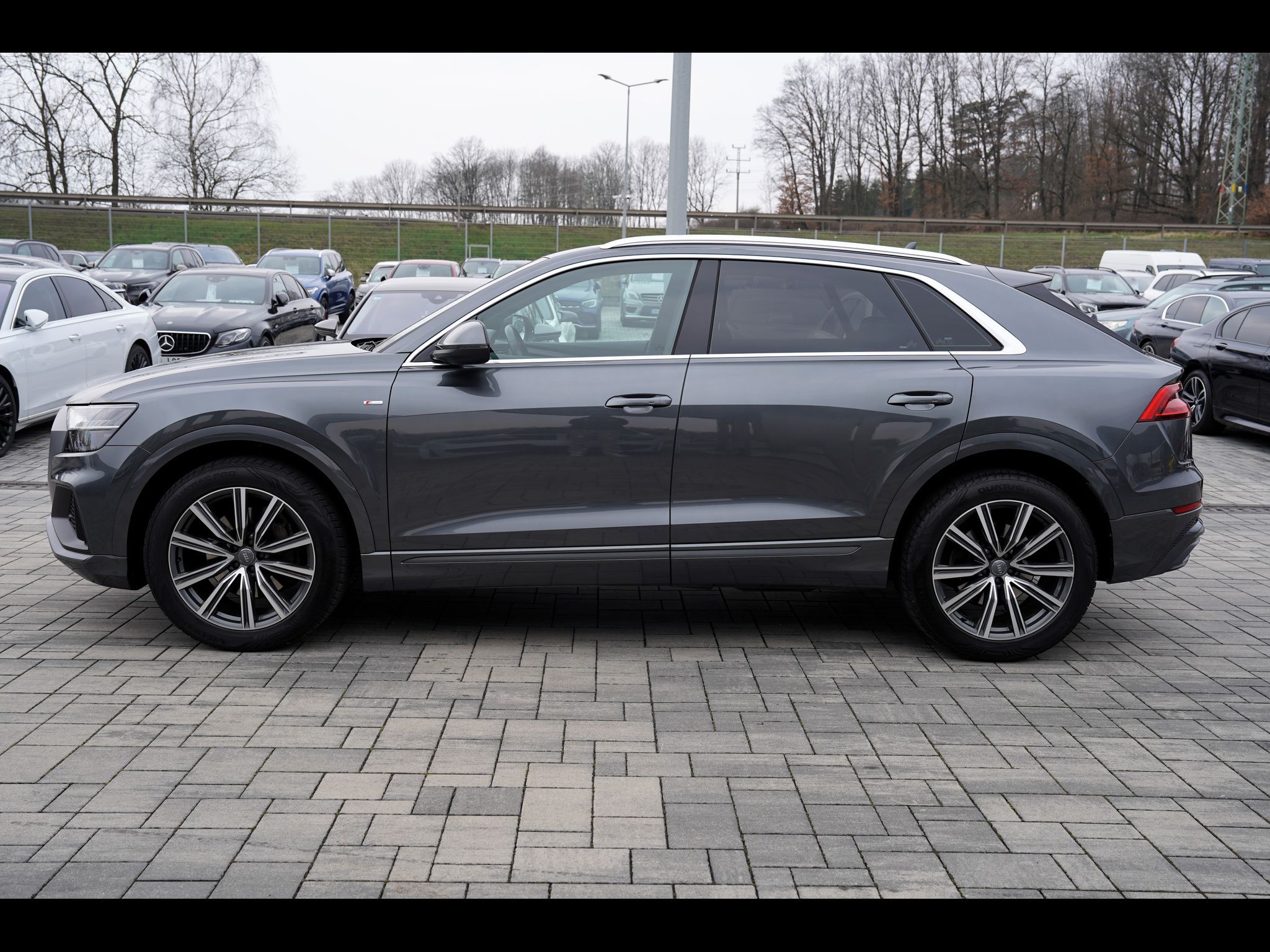 Audi Q8, 50 TDI/Q/Matrix/21"/tažné/ČR - fotka 3