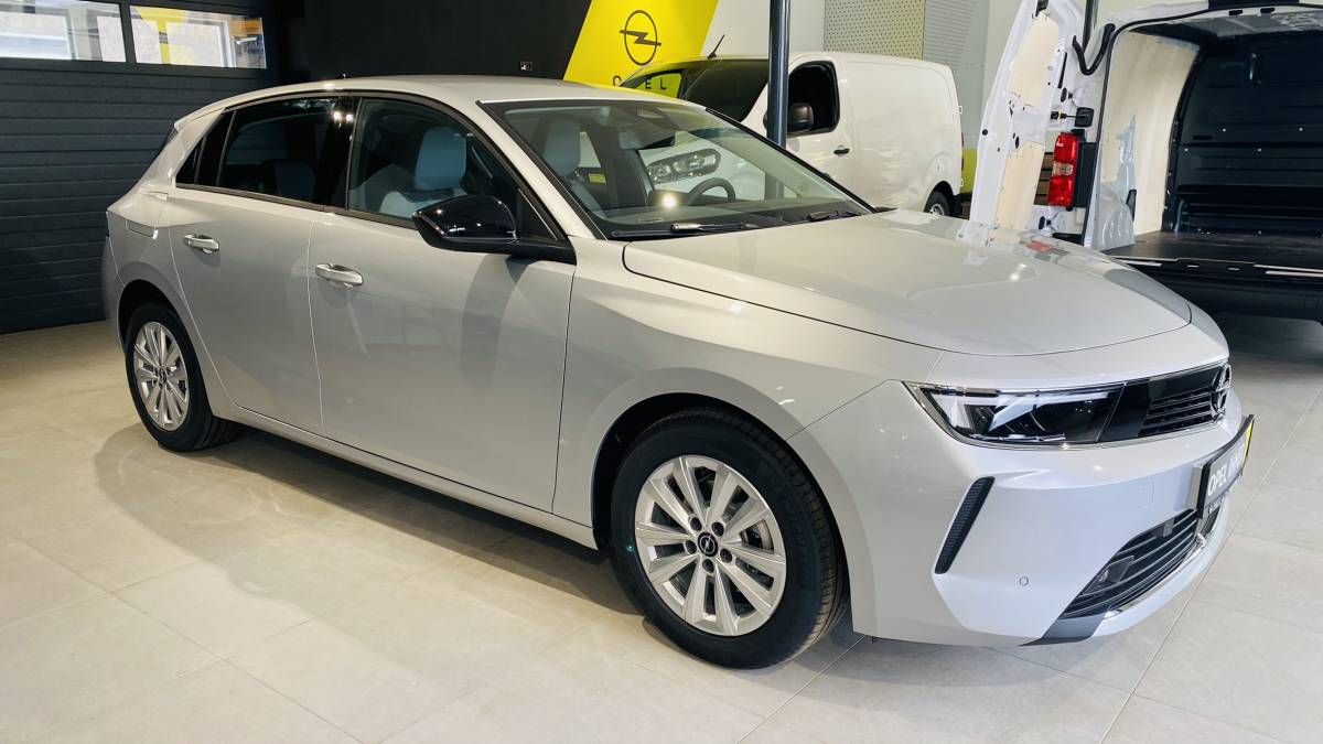 Opel Astra, Edition HB 1.2 TURBO 81kW/110k - fotka 3