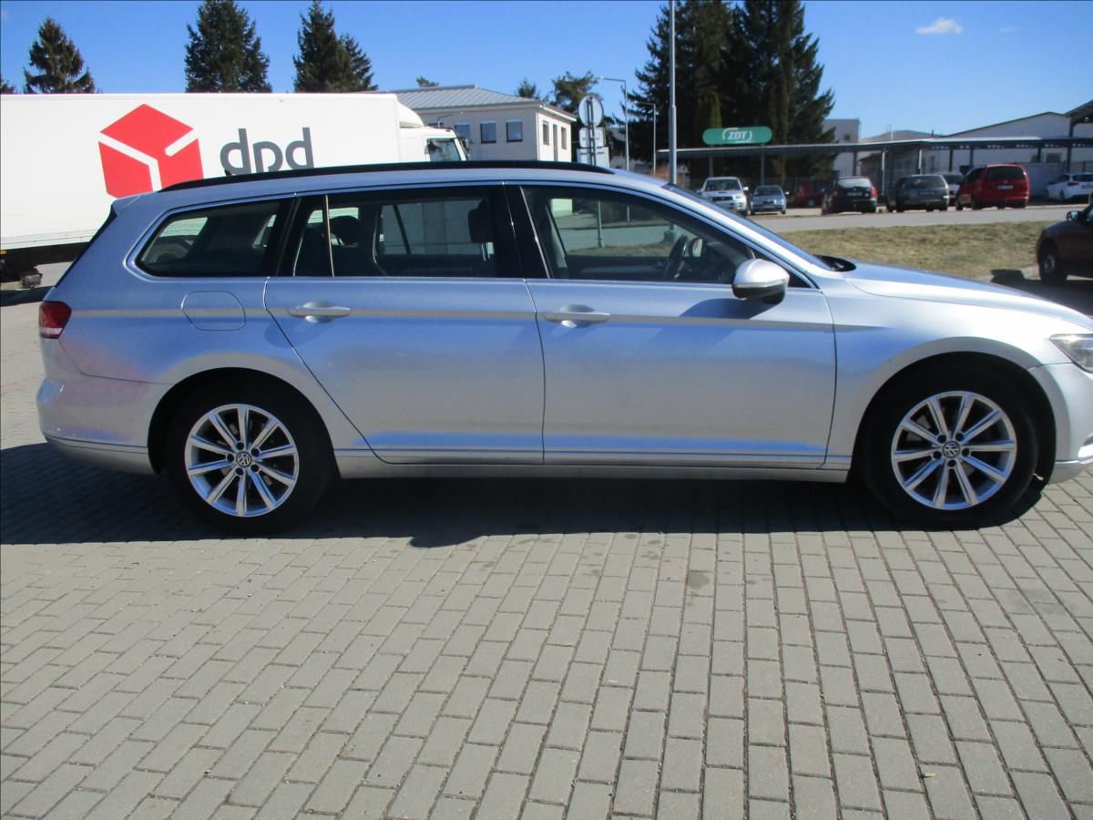 Volkswagen Passat, 2,0 TDi 110kw Highline DSG GPS - fotka 5