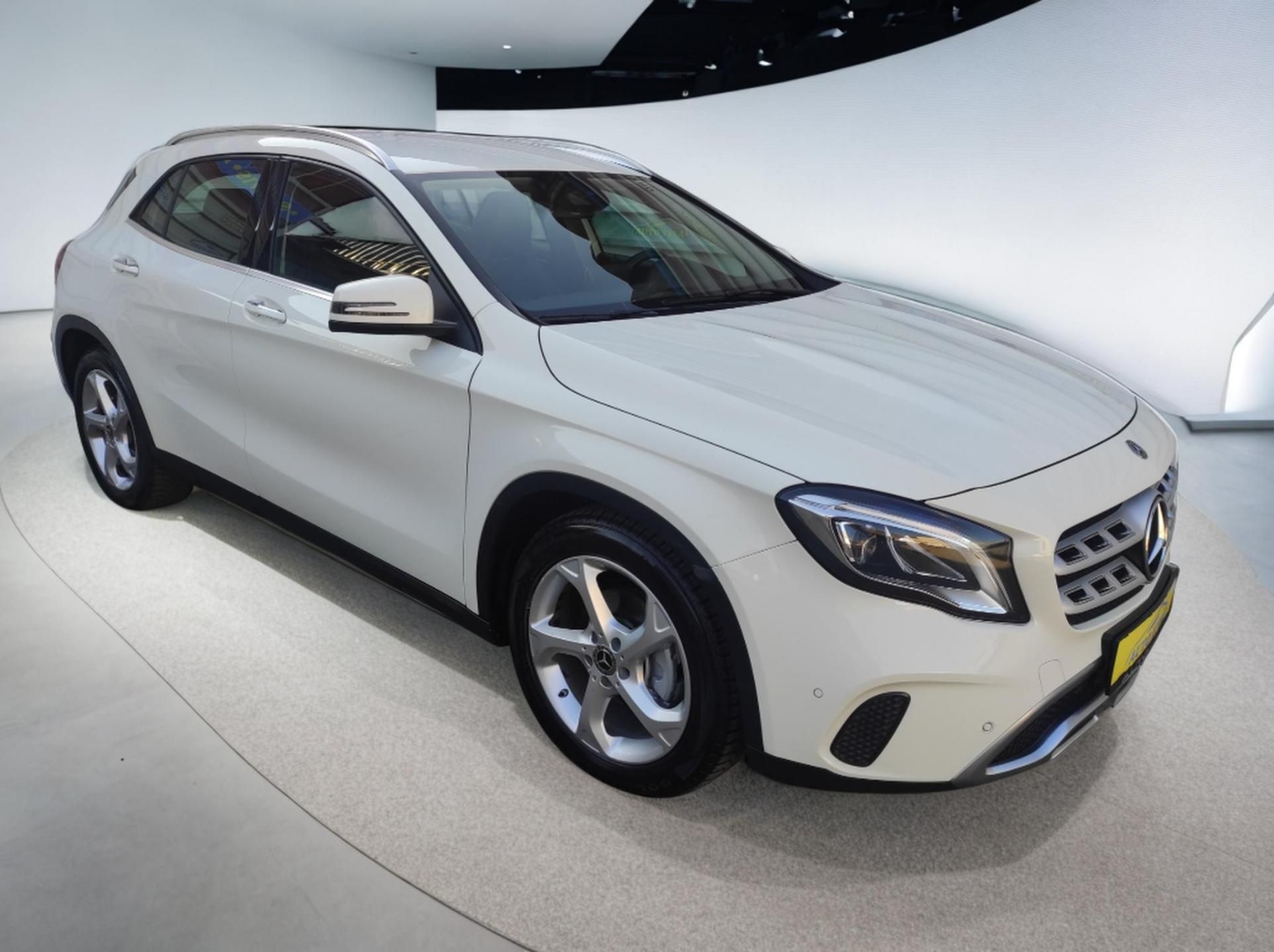 Mercedes-Benz GLA, 200d 4MATIC,AT,ČR - fotka 6