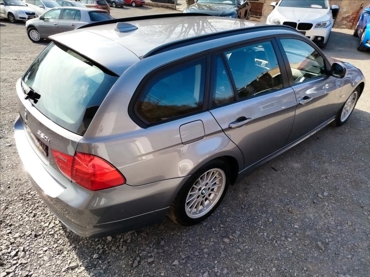 BMW Řada 3, 2,0 320i 125kW, NAVI, Automat - fotka 6