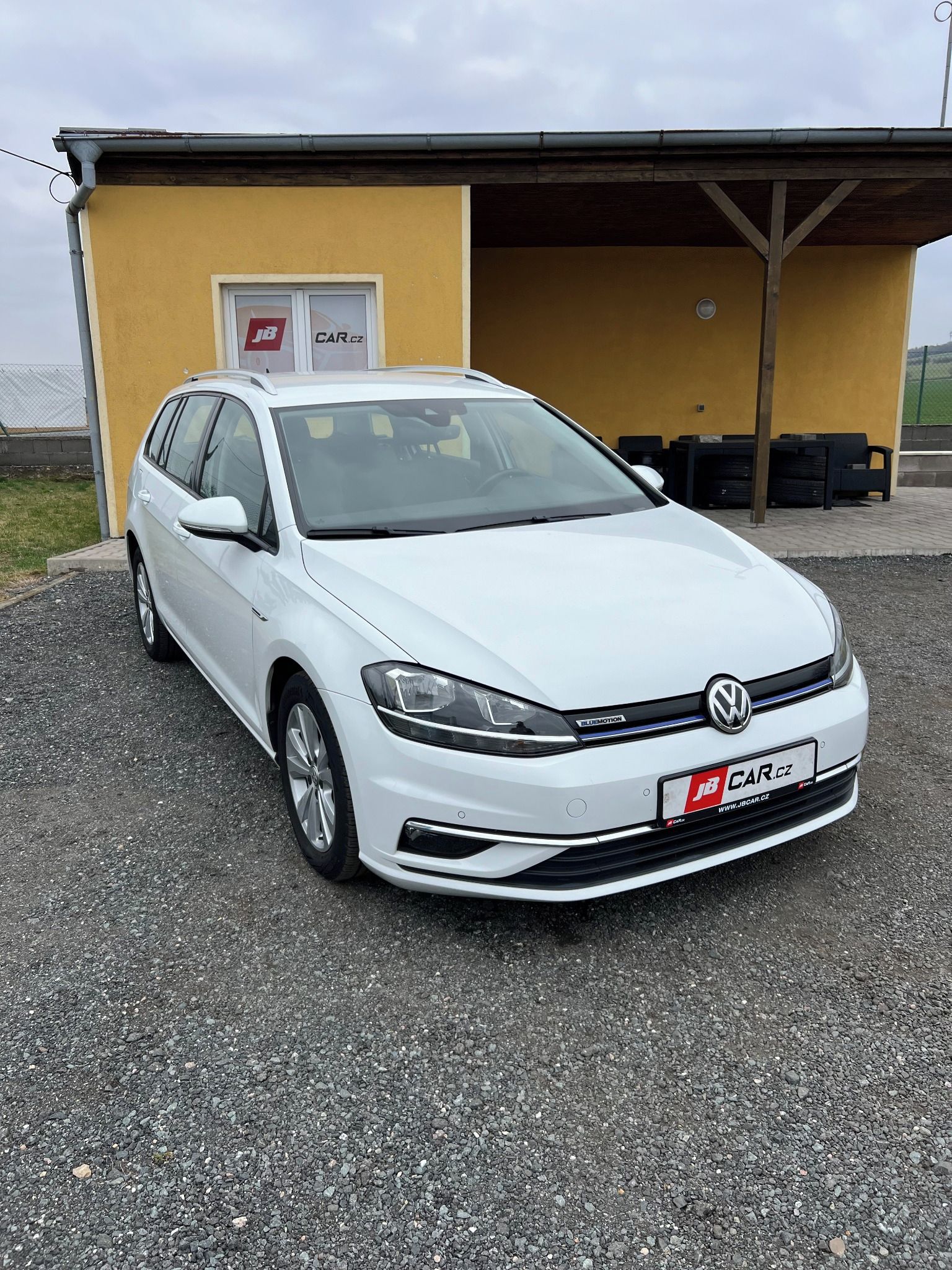 Volkswagen Golf, 1.5 TSI DSG NAVI TAŽNÉ 1.M DPH
