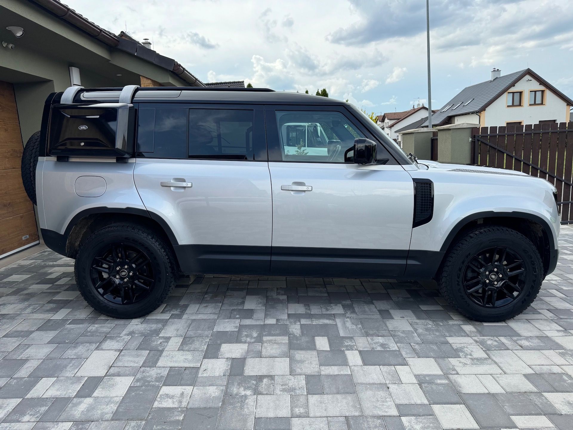 Land Rover Defender, 110 3.0 V6 převzetí úvěru s 0% - fotka 2