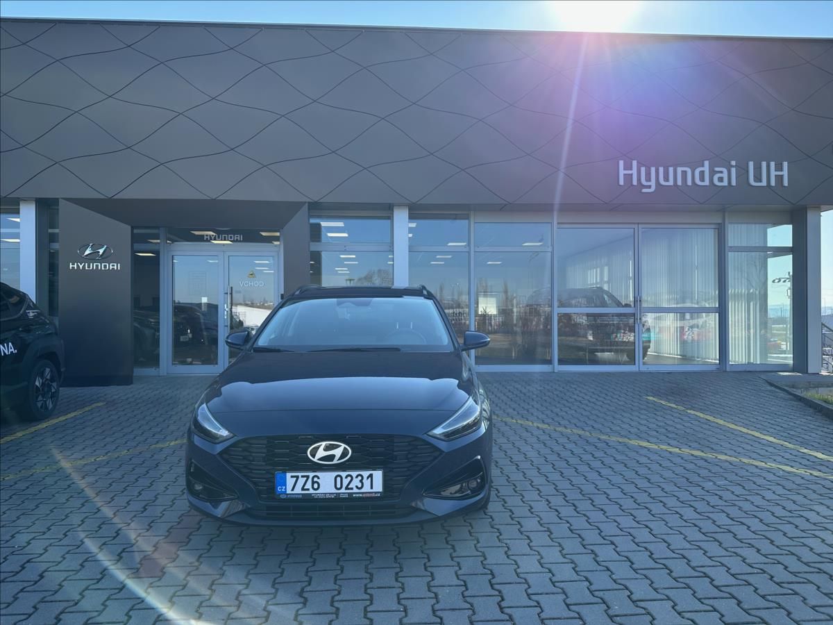 Hyundai i30, 1,5 i  FL FAMILY - fotka 2