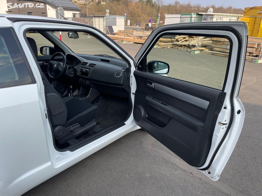 Suzuki Swift, 1,3 68 kW,SERVISKA