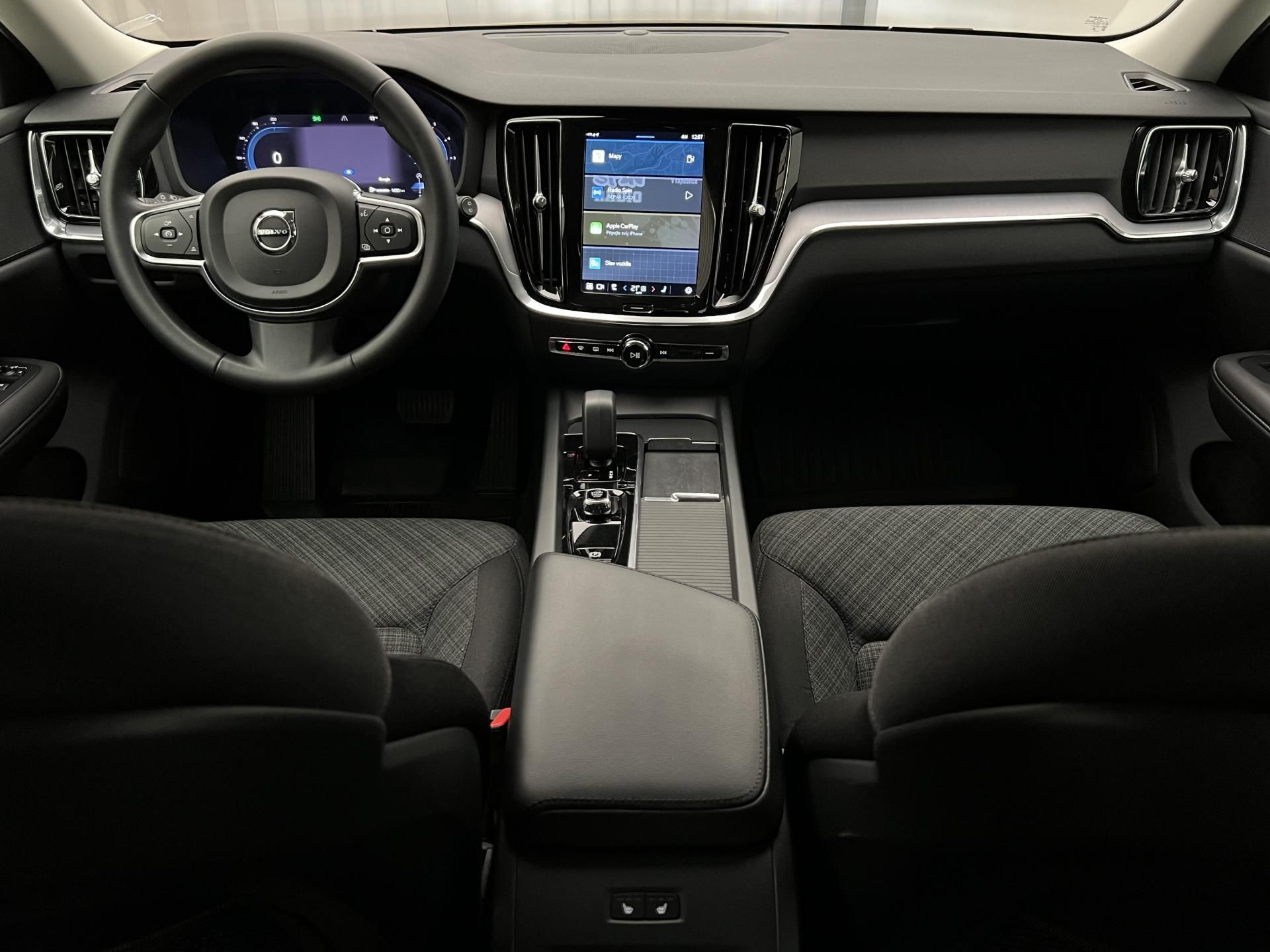 Volvo V60, B4 CORE AUT 1.maj. - fotka 2