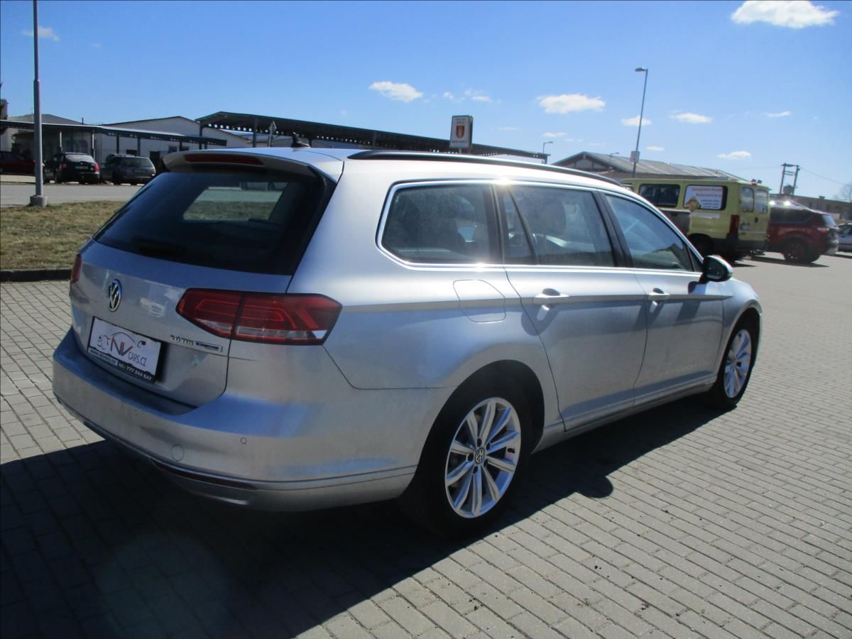 Volkswagen Passat, 2,0 TDi 110kw Highline DSG GPS - fotka 4