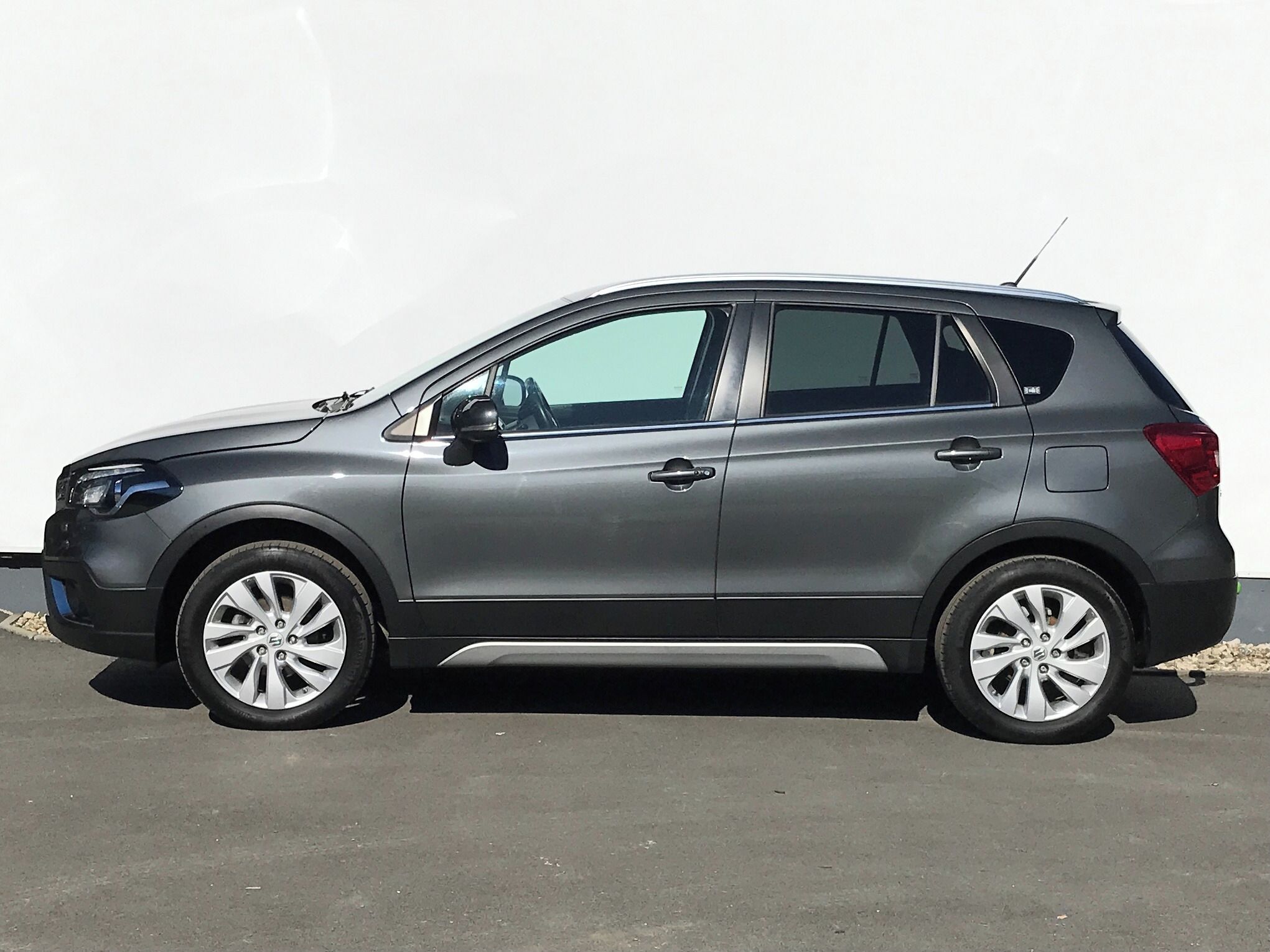 Suzuki SX4 S-Cross, 1,4 95KW Hybrid+TAŽNÉ - fotka 3