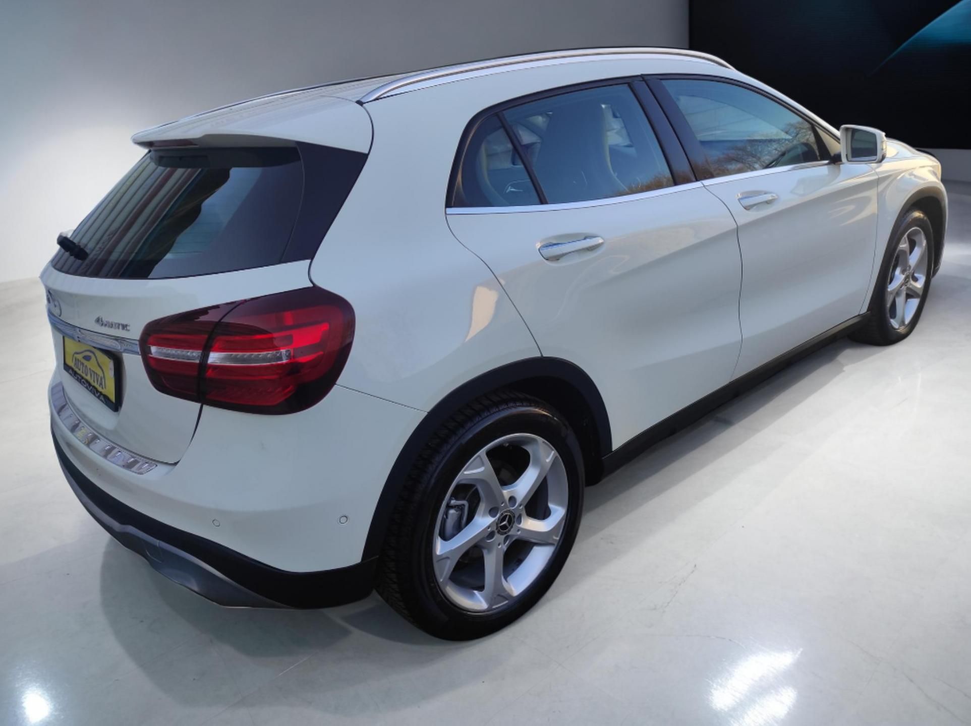 Mercedes-Benz GLA, 200d 4MATIC,AT,ČR - fotka 4