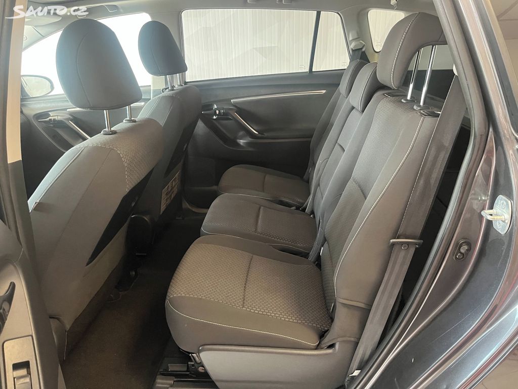 Toyota Verso, fotka 12