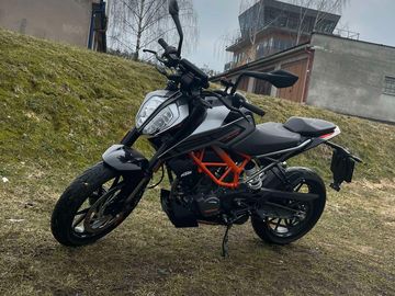 Obrázek k inzerátu: KTM 125 Duke, KTM DUKE 125 - 2022