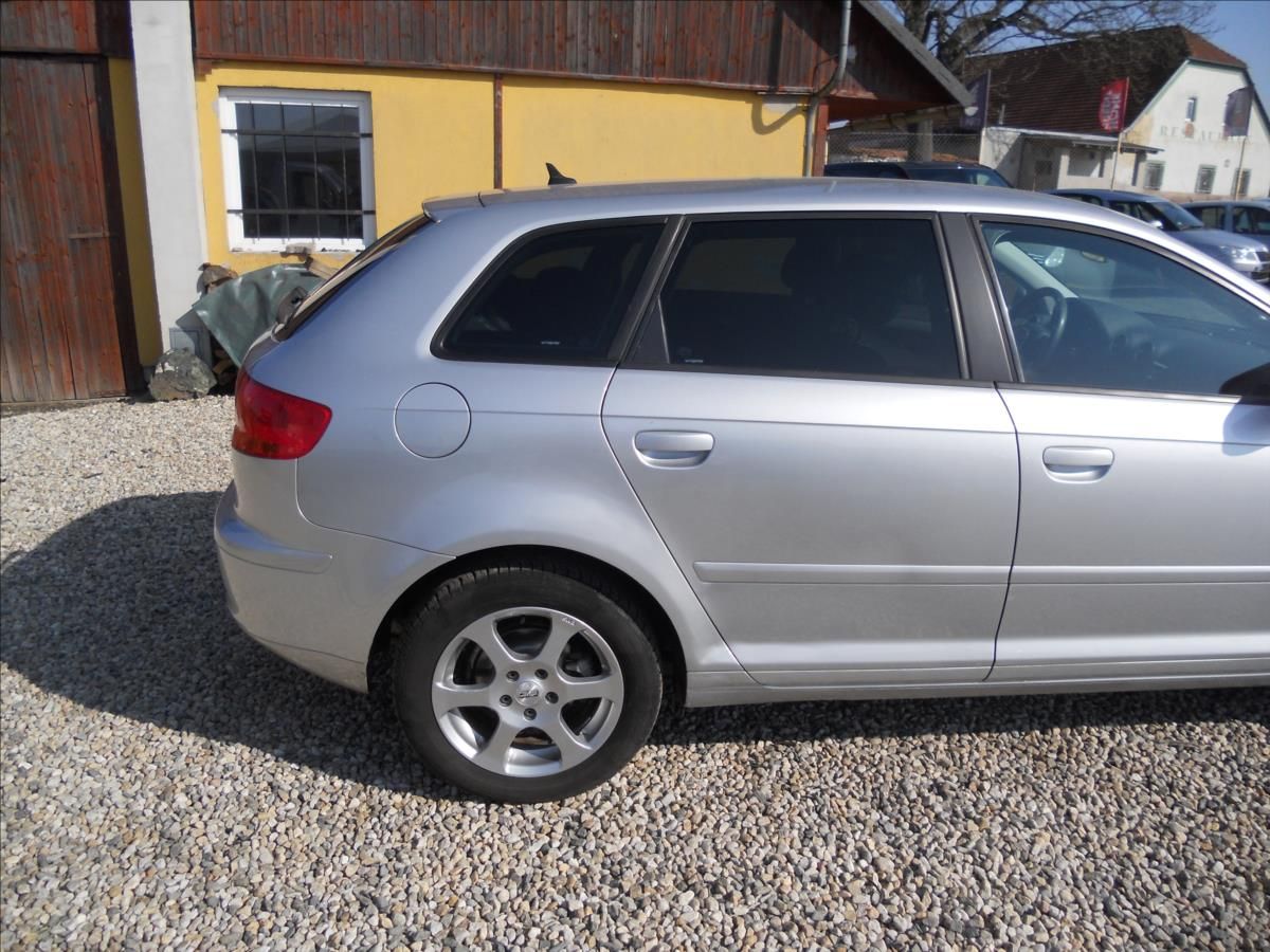 Audi A3, 1,6 i 75Kw Sportback - fotka 5